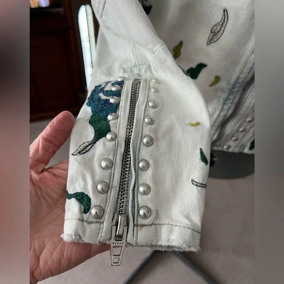 BLANK NYC S Embroidered Floral Flower Denim Jacket Easter mothers Day - Picture 6 of 10
